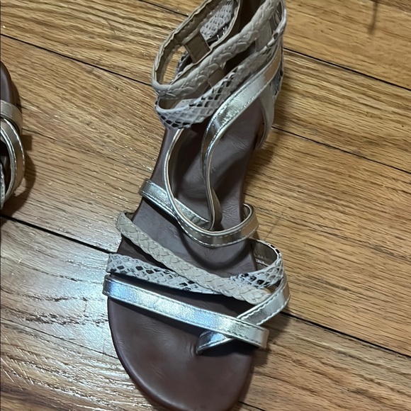 Sandals - Picture 2 of 4